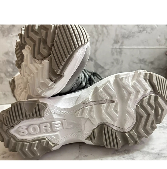 Sorel Kinetic Breakthru Caribou Waterproof Boot Womens 10 Quarry Sea Salt New - Picture 3 of 4